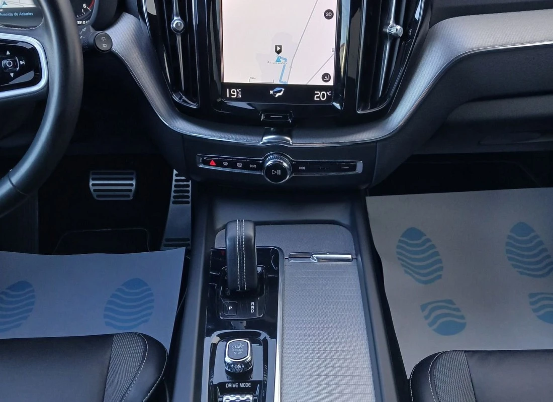 VOLVO XC60 B4 Diesel ECO 197 cv AUTO -R-DESIGN + DARK PACK VOLVO XC60 B4 Diesel ECO 197 cv AUTO -R-DESIGN + DARK PACK