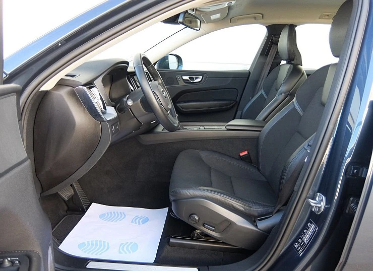 VOLVO XC60 D4 190 cv AUTO -MOMENTUM-