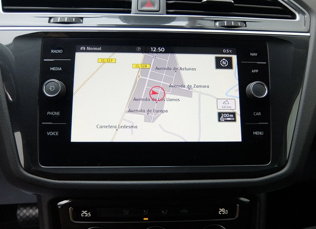 VOLKSWAGEN TIGUAN 2.0TDI 150 cv AUTO DSG Pack Deport R-LINE