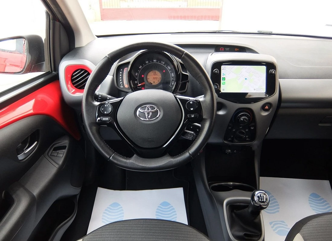 TOYOTA AYGO 10 70 -X-PLAY- 5 puertas