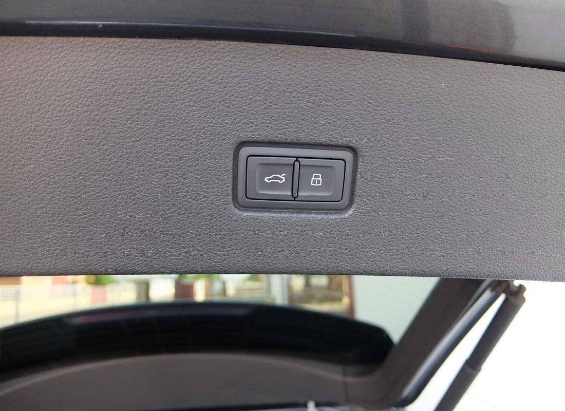 AUDI Q8 50TDI V6 286 cv Quattro Tiptronic -BLACK LINE Edition + Techo + Susp.Neumática