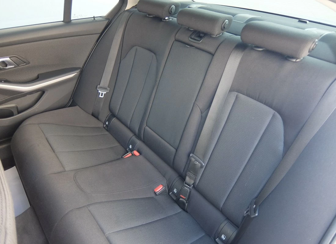 BMW 318D 150 cv AUTO - nuevo modelo + PAQ EXCLUISVE + CÁMARA + APARC AUTO