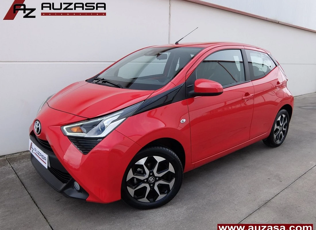 TOYOTA AYGO 10 70 -X-PLAY- 5 puertas