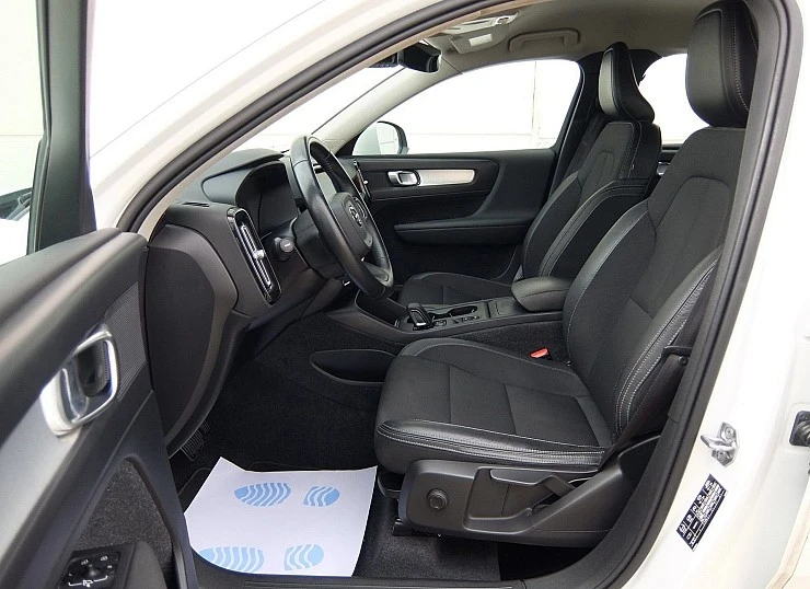 VOLVO XC40 T4 2.0 190 cv GEARTRONIC- AUTO -MOMENTUM-