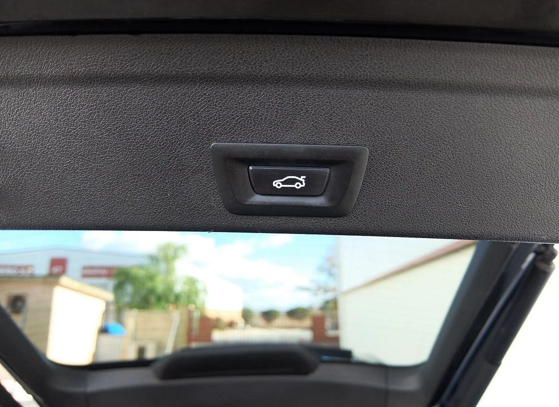 BMW X6 3.0d 286 cv X-DRIVE AUTO -Pack M + TECHO + SUSPENSIÓN ADAPTATIVA M