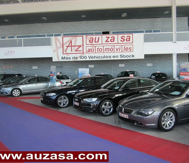 Exposición de coches de ocasión