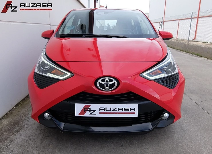 TOYOTA AYGO 10 70 -X-PLAY- 5 puertas