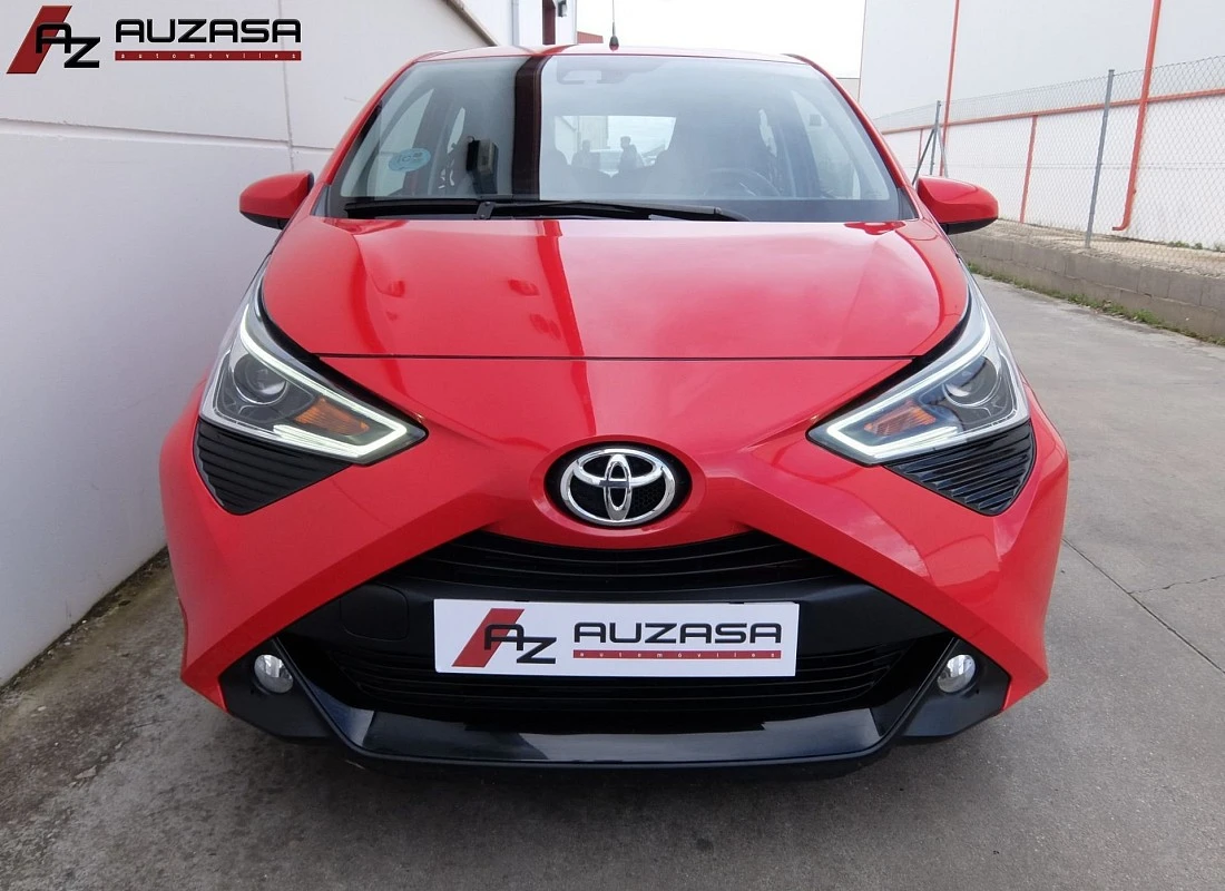 TOYOTA AYGO 10 70 -X-PLAY- 5 puertas