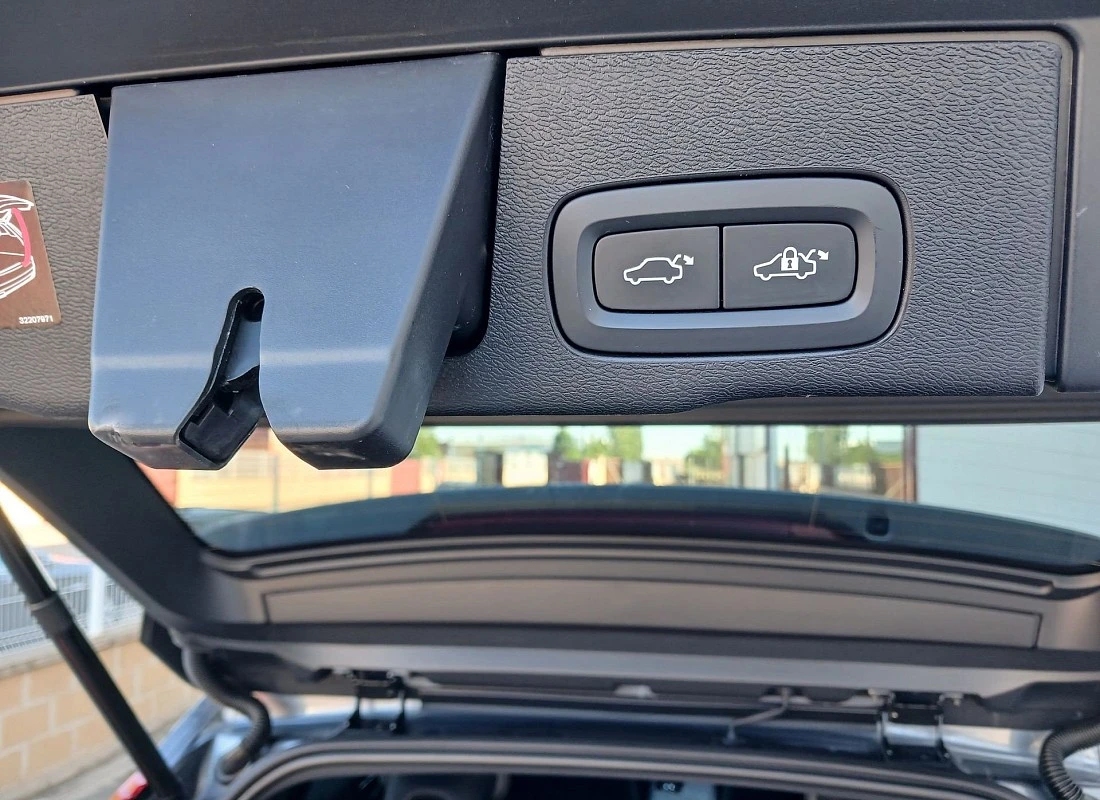 VOLVO XC60 B4 Diesel ECO 197 cv AUTO -R-DESIGN + DARK PACK VOLVO XC60 B4 Diesel ECO 197 cv AUTO -R-DESIGN + DARK PACK