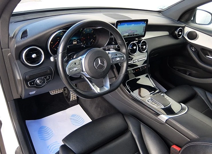Mercedes GLC COUPE 220d 194 cv 4MATIC 4x4 AUTO -Pack AMG + Estriberas Mercedes GLC COUPE 220d 194 cv 4MATIC 4x4 AUTO -Pack AMG + Estriberas