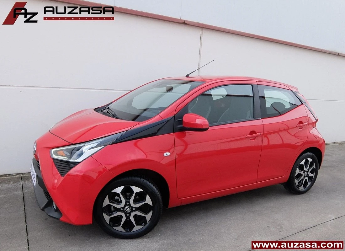 TOYOTA AYGO 10 70 -X-PLAY- 5 puertas