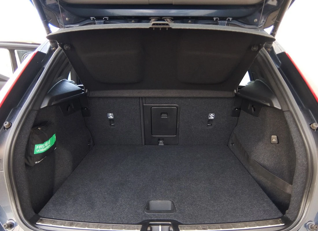 VOLVO XC40 T3 163 cv AUTO Momentum PRO