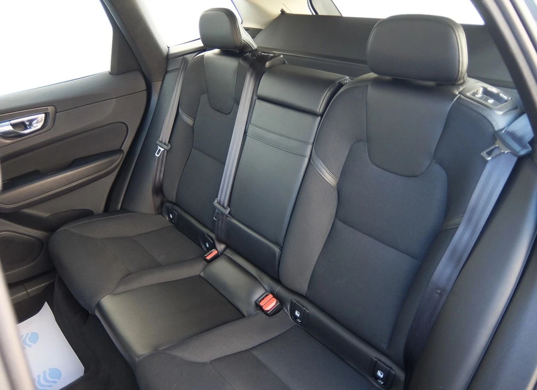 VOLVO XC60 D4 190 cv AUTO -MOMENTUM-