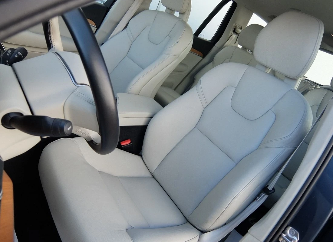 VOLVO XC90 B5 D 235 AWD 4x4 AUTO 7 plazas MOMENTUM PRO- HIBRIDO Diesel ECO VOLVO XC90 B5 D 235 AWD 4x4 AUTO 7 plazas MOMENTUM PRO- HIBRIDO Diesel ECO
