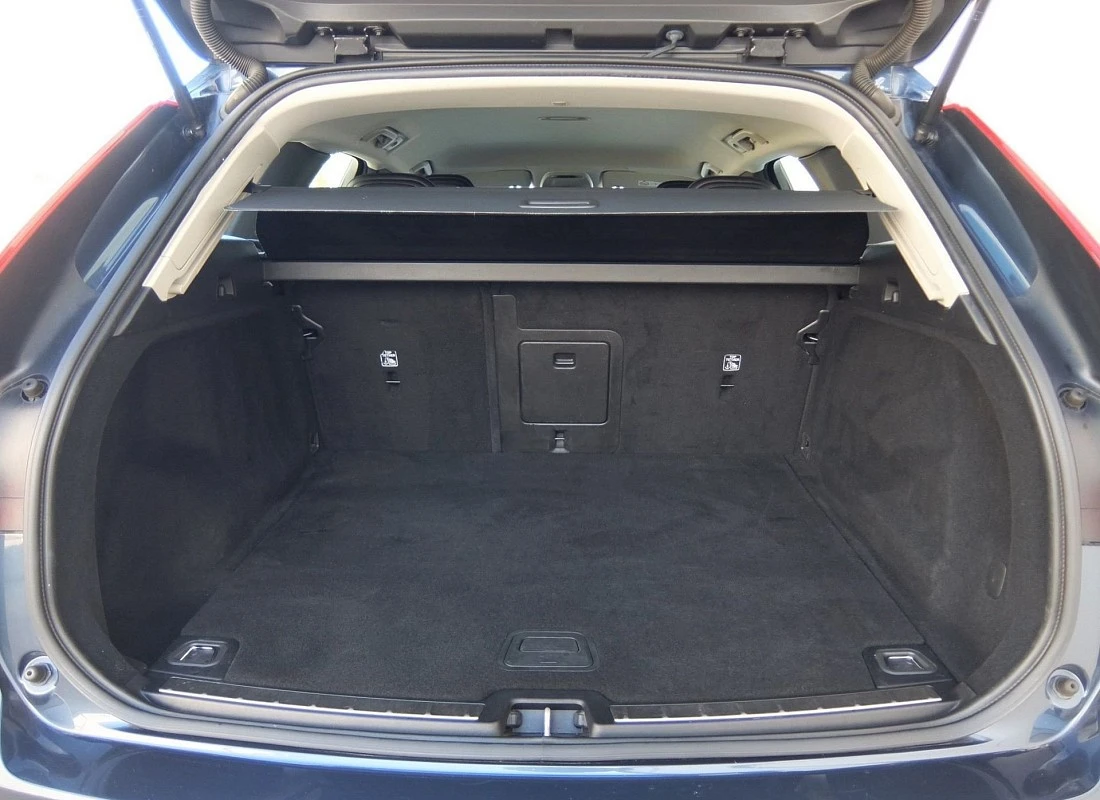 VOLVO XC60 D4 190 cv AUTO -MOMENTUM-