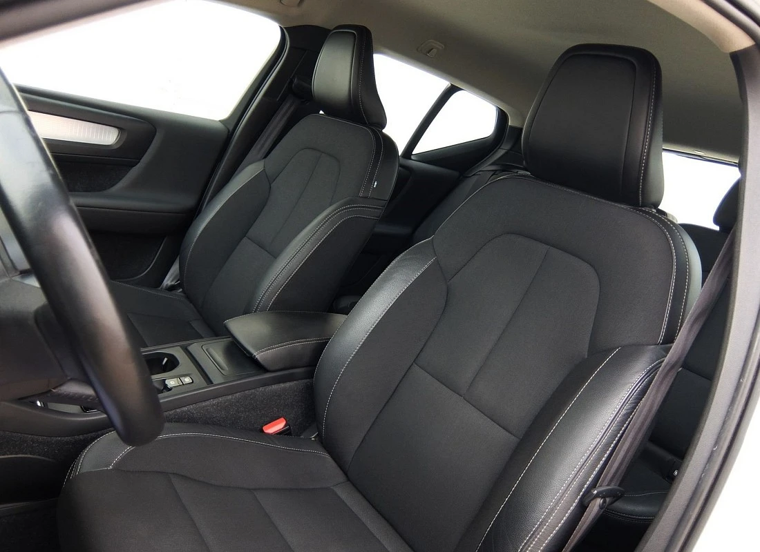 VOLVO XC40 T4 2.0 190 cv GEARTRONIC- AUTO -MOMENTUM-