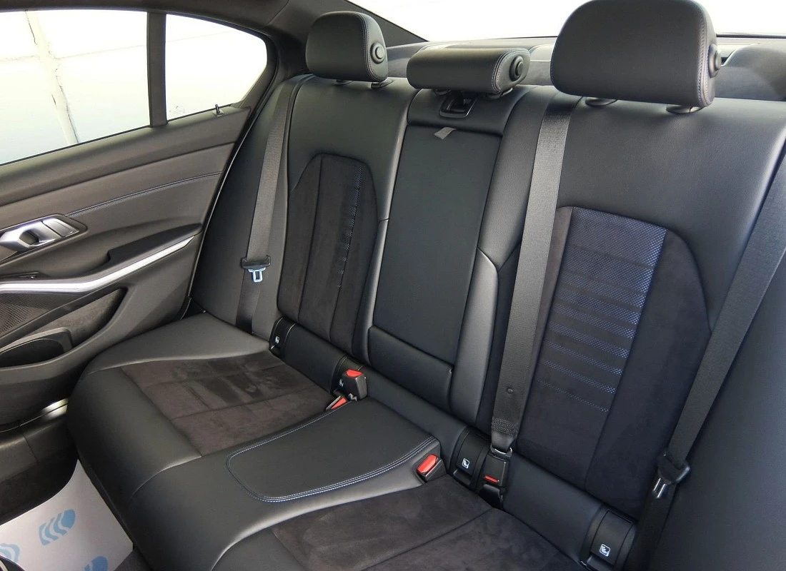 BMW 318d 2.0d 150 cv AUTO PACK M + BLACK DESIGN BMW 318d 2.0d 150 cv AUTO PACK M + BLACK DESIGN