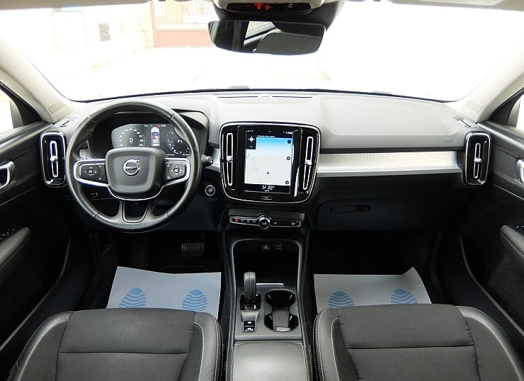 VOLVO XC40 T4 2.0 190 cv GEARTRONIC- AUTO -MOMENTUM-