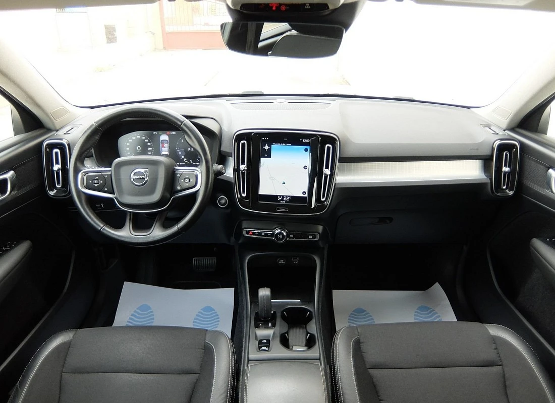 VOLVO XC40 T4 2.0 190 cv GEARTRONIC- AUTO -MOMENTUM-