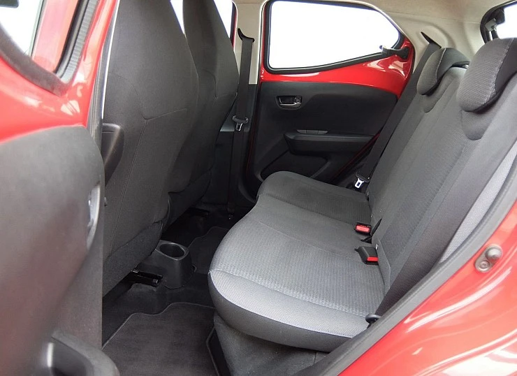 TOYOTA AYGO 10 70 -X-PLAY- 5 puertas