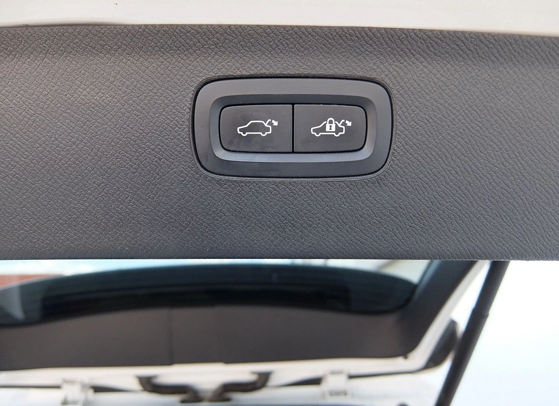 VOLVO XC90 B5 Diesel 235 AWD 4x4 AUTO 7 plazas BUSINESS PLUS -HIBRIDO Diesel VOLVO XC90 B5 Diesel 235 AWD 4x4 AUTO 7 plazas BUSINESS PLUS -HIBRIDO Diesel