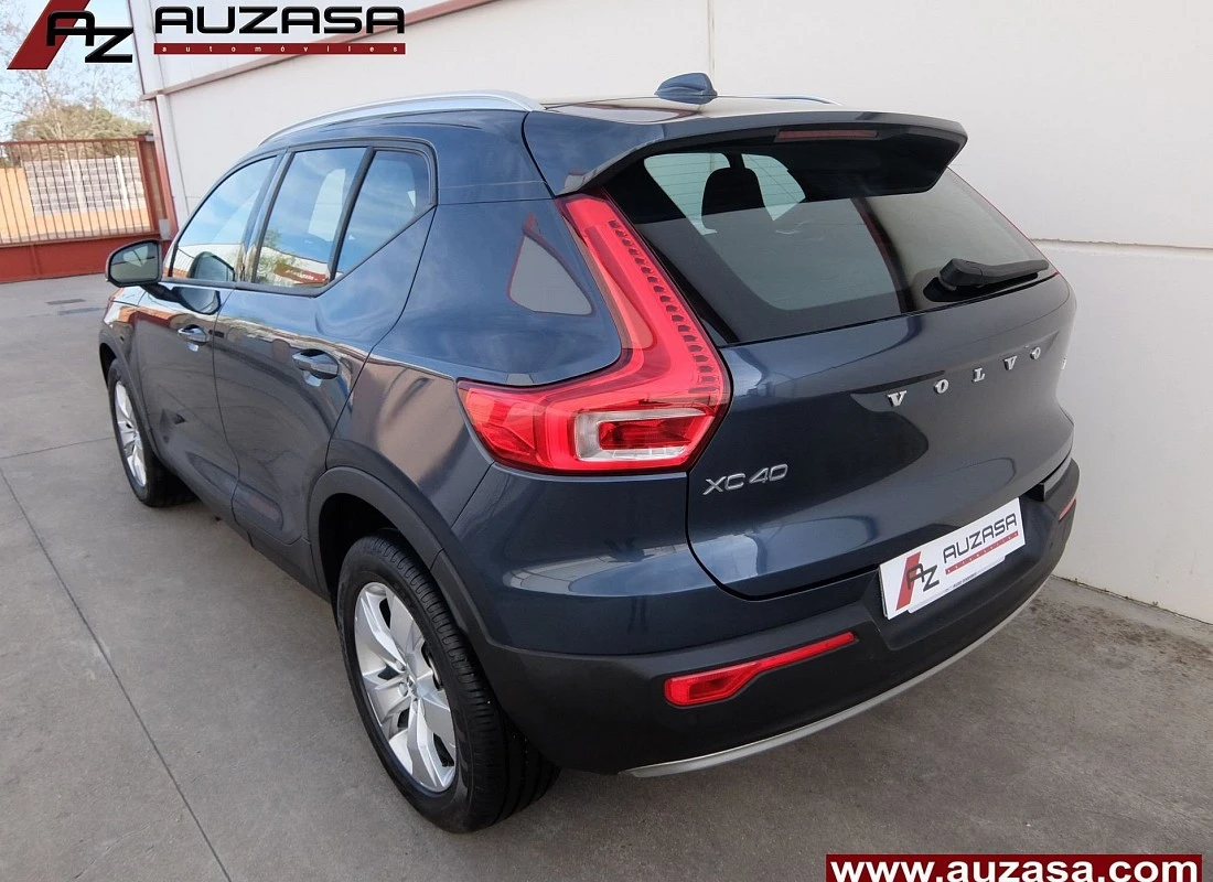 VOLVO XC40 T3 163 cv AUTO Momentum PRO
