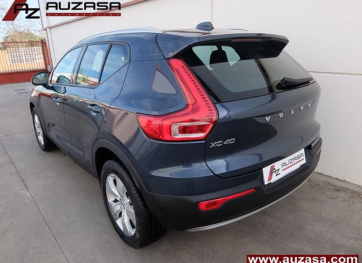 VOLVO XC40 T3 163 cv AUTO Momentum PRO
