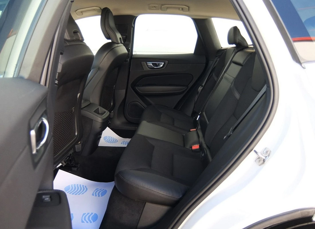 VOLVO XC60 B4 D 197 cv AWD AUTO Momentum PRO - Diesel-Híbrido ECO