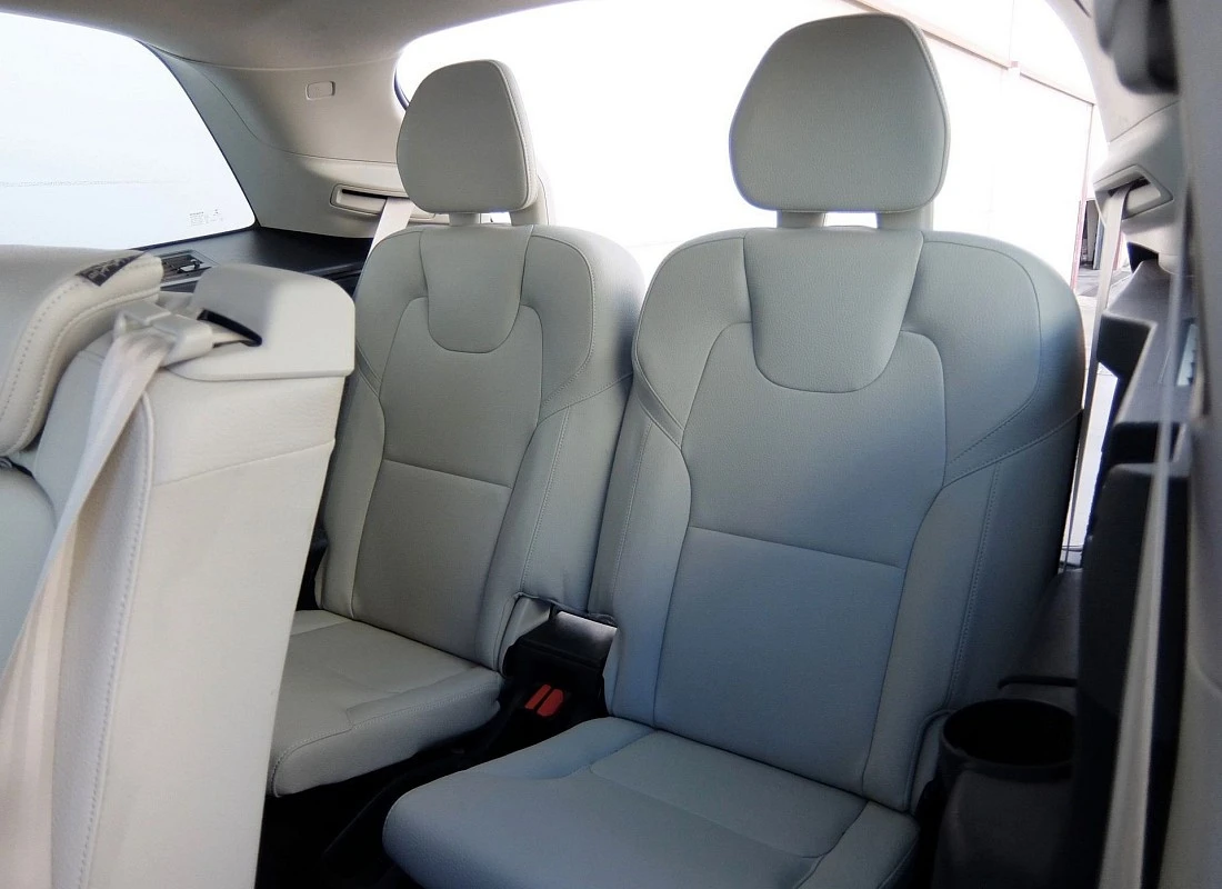 VOLVO XC90 B5 Diesel 235 cv AWD 4x4 AUTO -7 plazas MOMENTUM PRO + PACK SPORT VOLVO XC90 B5 Diesel 235 cv AWD 4x4 AUTO -7 plazas MOMENTUM PRO + PACK SPORT