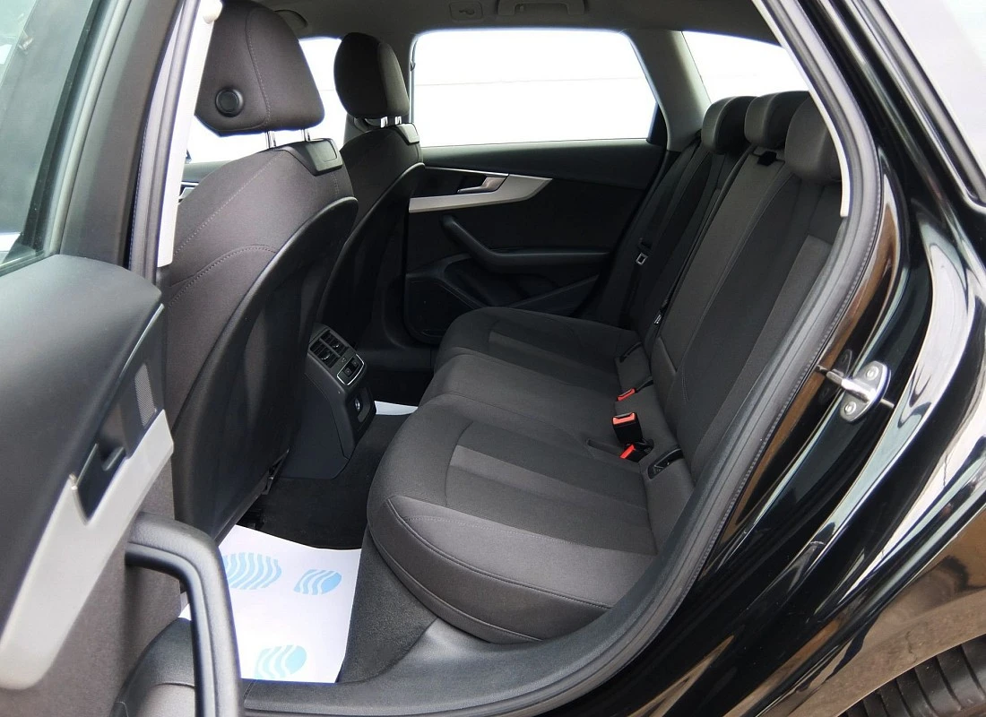AUDI A4 AVANT 35TDI 163 cv S-TRONIC -S-Line EDITION-