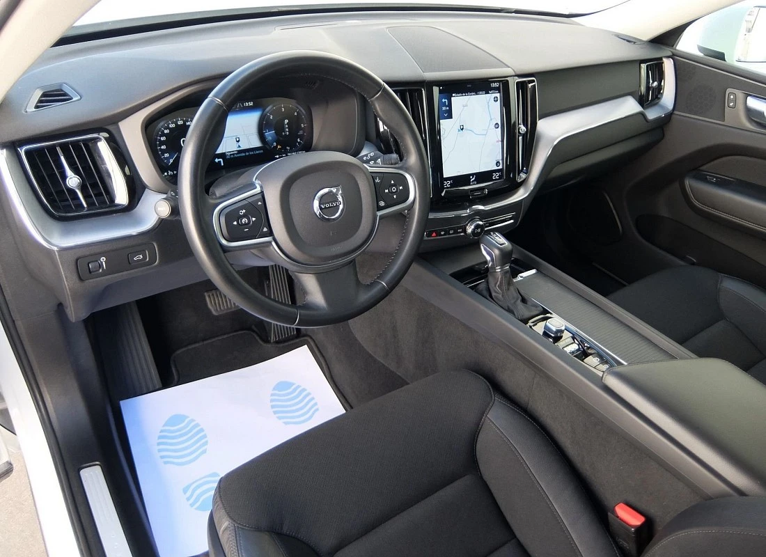 VOLVO XC60 B4 D 197 cv AWD AUTO Momentum PRO - Diesel-Híbrido ECO