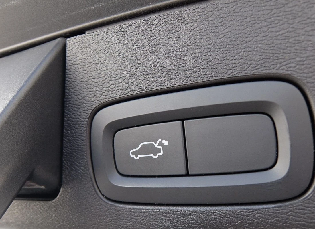 VOLVO XC60 B4 D 197 cv AWD AUTO Momentum PRO - Diesel-Híbrido ECO