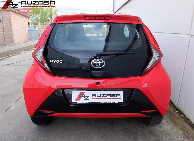 TOYOTA AYGO 10 70 -X-PLAY- 5 puertas