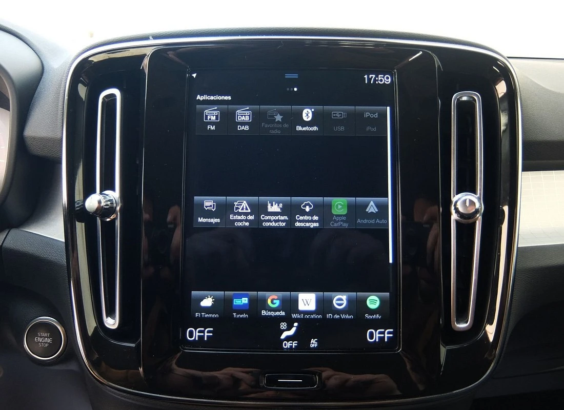 VOLVO XC40 T3 163 cv AUTO Momentum PRO