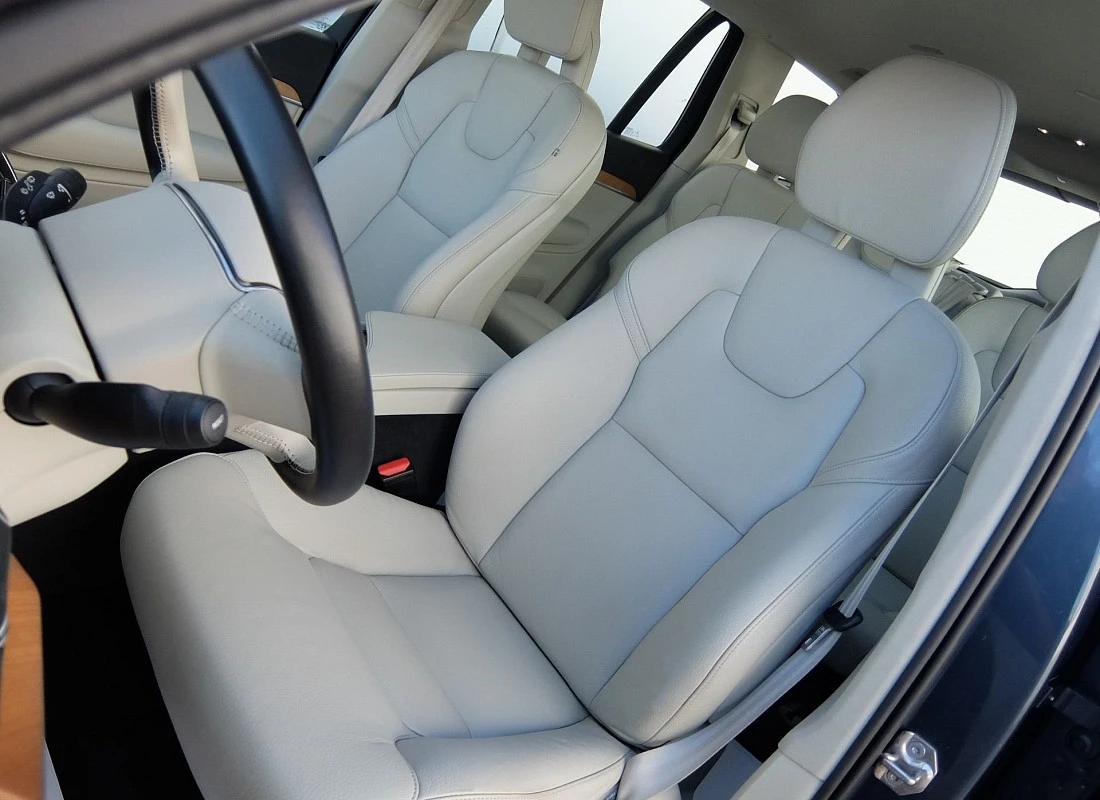 VOLVO XC90 B5 Diesel 235 cv AWD 4x4 AUTO -7 plazas MOMENTUM PRO + Extras VOLVO XC90 B5 Diesel 235 cv AWD 4x4 AUTO -7 plazas MOMENTUM PRO + Extras