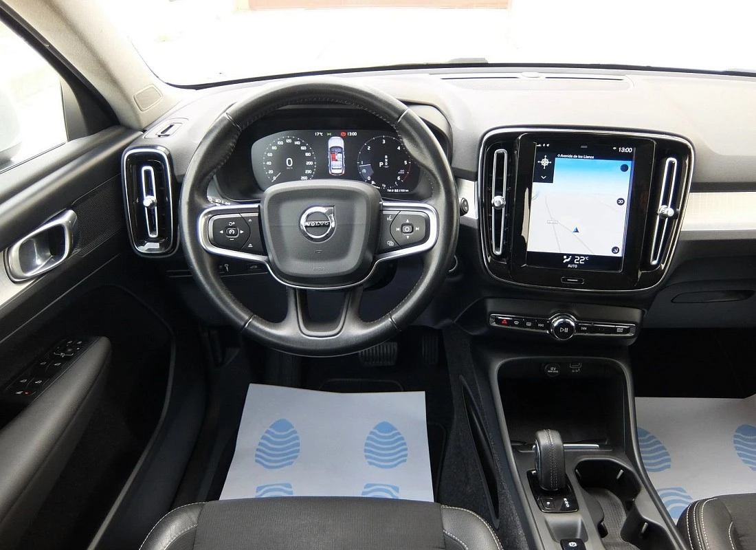 VOLVO XC40 T4 2.0 190 cv GEARTRONIC- AUTO -MOMENTUM-