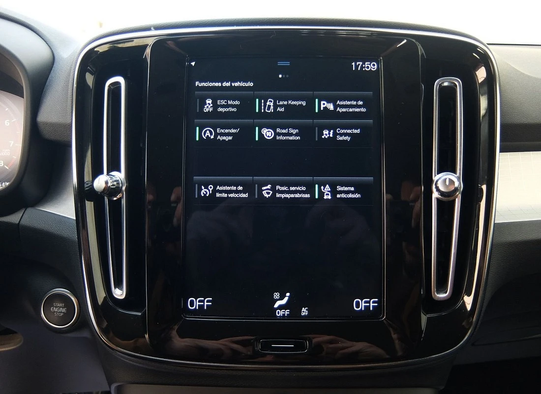 VOLVO XC40 T3 163 cv AUTO Momentum PRO