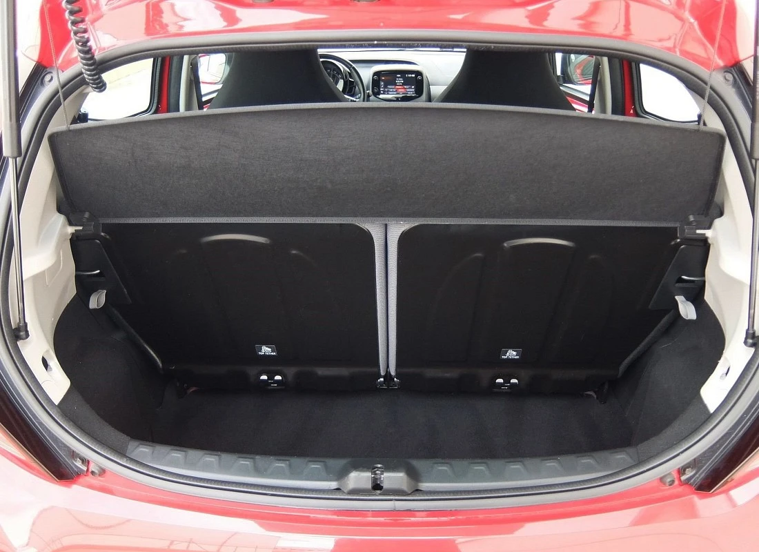 TOYOTA AYGO 10 70 -X-PLAY- 5 puertas