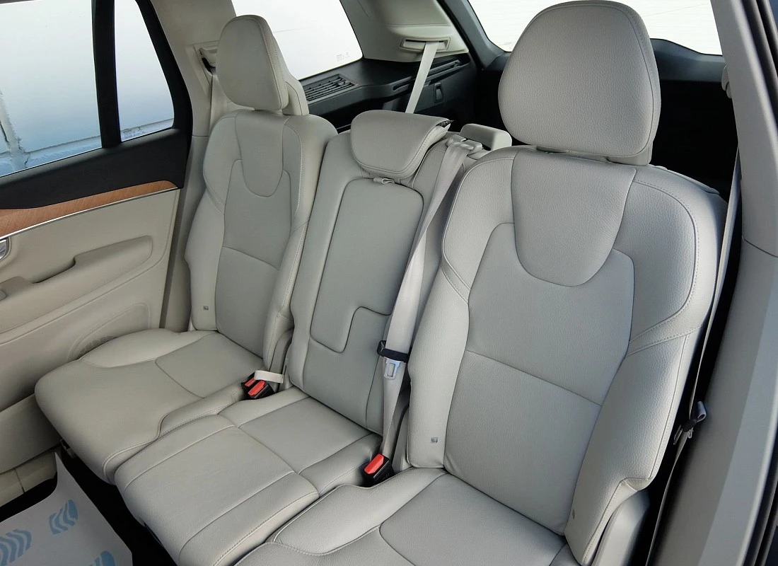 VOLVO XC90 B5 Diesel 235 cv AWD 4x4 AUTO -7 plazas MOMENTUM PRO + PACK SPORT VOLVO XC90 B5 Diesel 235 cv AWD 4x4 AUTO -7 plazas MOMENTUM PRO + PACK SPORT