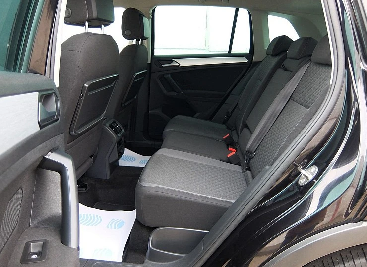 VOLKSWAGEN TIGUAN 2.0TDI 150 cv AUTO DSG Pack Deport R-LINE