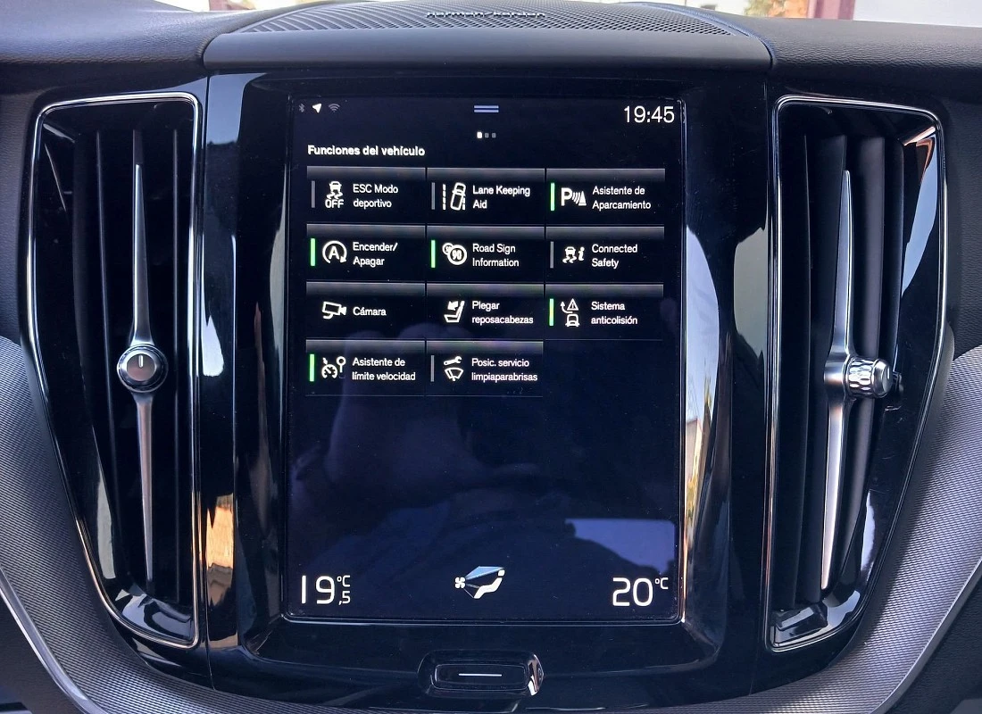 VOLVO XC60 B4 Diesel ECO 197 cv AUTO -R-DESIGN + DARK PACK VOLVO XC60 B4 Diesel ECO 197 cv AUTO -R-DESIGN + DARK PACK