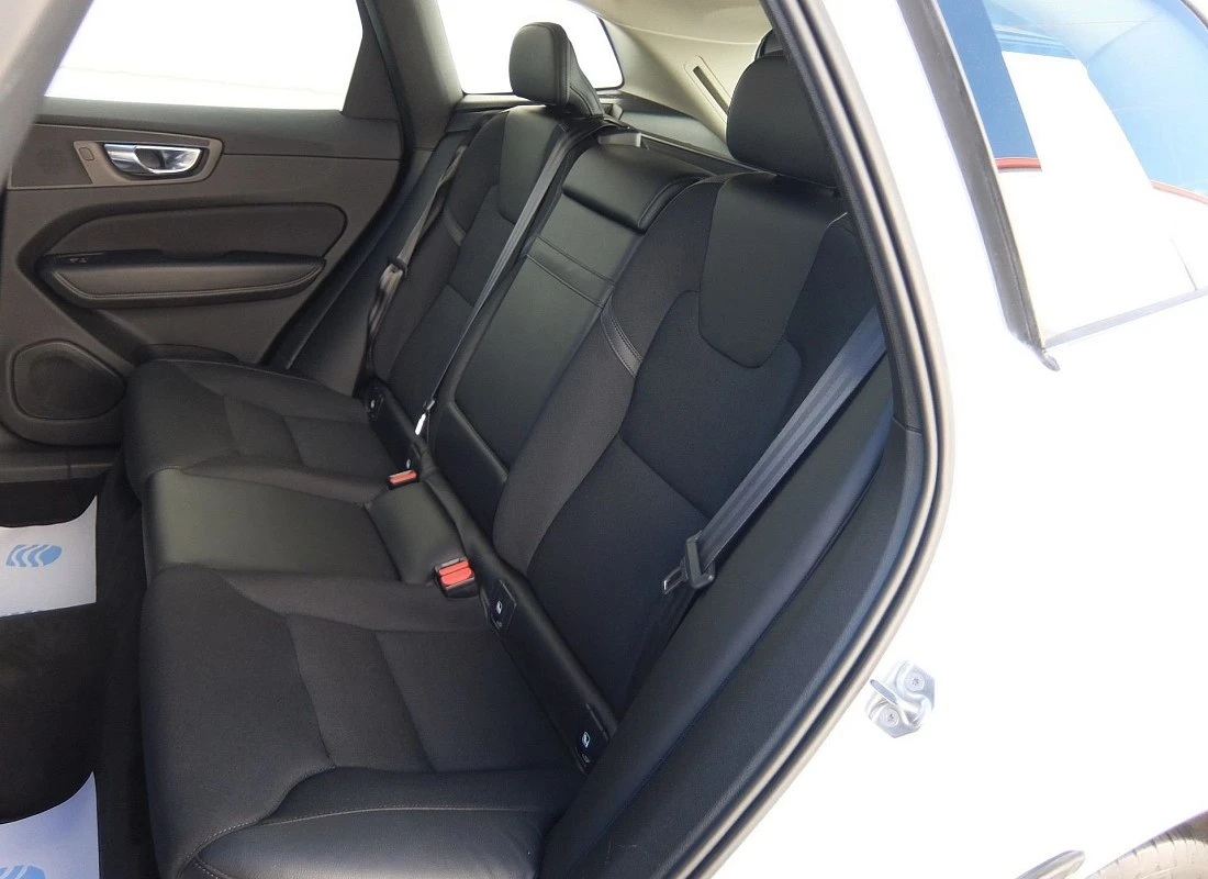 VOLVO XC60 B4 D 197 cv AWD AUTO Momentum PRO - Diesel-Híbrido ECO