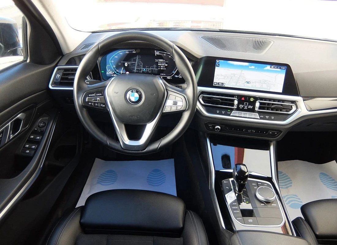 BMW 318d 2.0d 150 cv AUTO 4p- ECO Pack SPORT Line + BLACK Design BMW 318d 2.0d 150 cv AUTO 4p- ECO Pack SPORT Line + BLACK Design