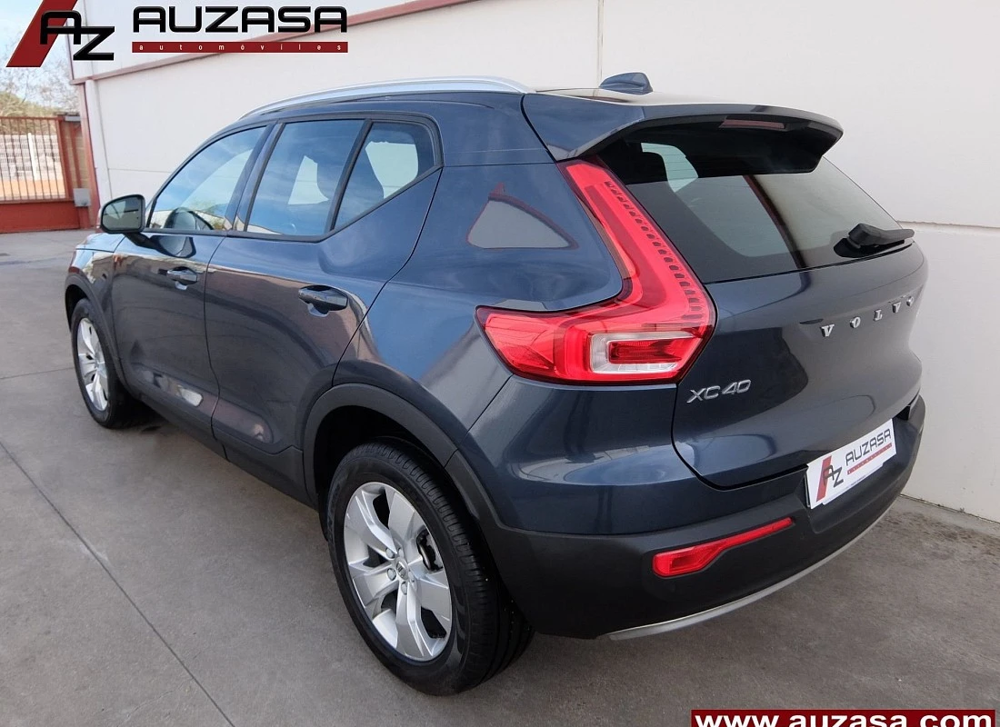 VOLVO XC40 T3 163 cv AUTO Momentum PRO