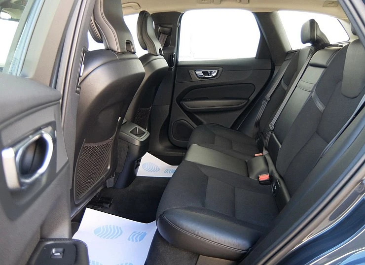 VOLVO XC60 D4 190 cv AUTO -MOMENTUM-