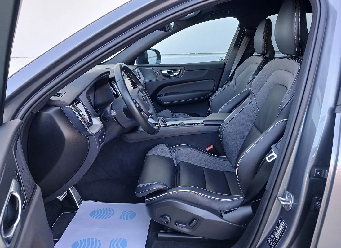 VOLVO XC60 B4 Diesel ECO 197 cv AUTO -R-DESIGN + DARK PACK VOLVO XC60 B4 Diesel ECO 197 cv AUTO -R-DESIGN + DARK PACK