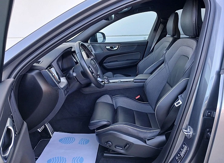 VOLVO XC60 B4 Diesel ECO 197 cv AUTO -R-DESIGN + DARK PACK VOLVO XC60 B4 Diesel ECO 197 cv AUTO -R-DESIGN + DARK PACK