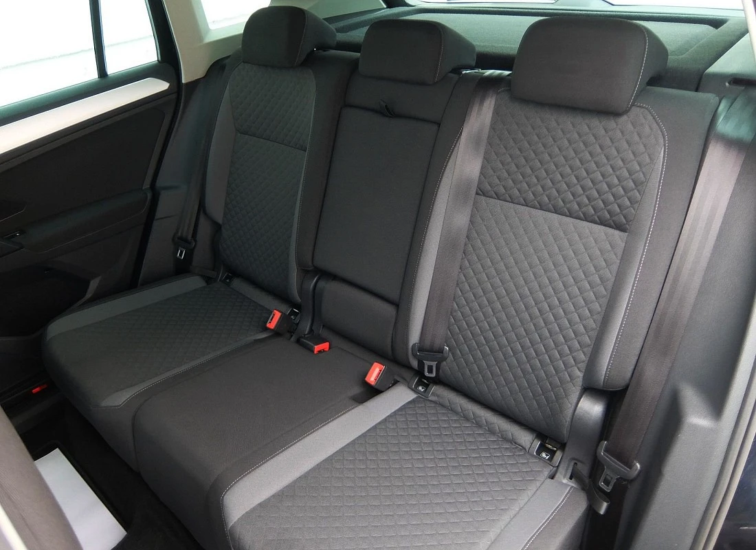 VOLKSWAGEN TIGUAN 2.0TDI 150 cv AUTO DSG Pack Deport R-LINE