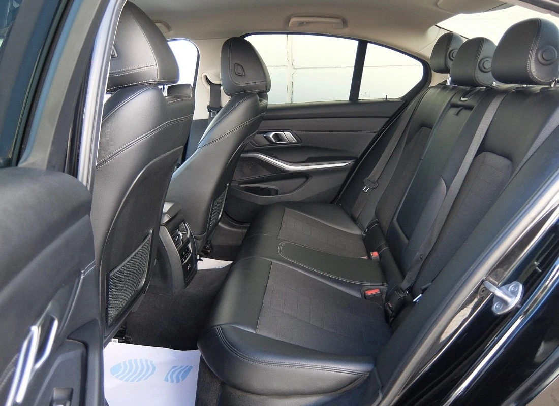 BMW 318d 2.0d 150 cv AUTO 4p- ECO Pack SPORT Line + BLACK Design