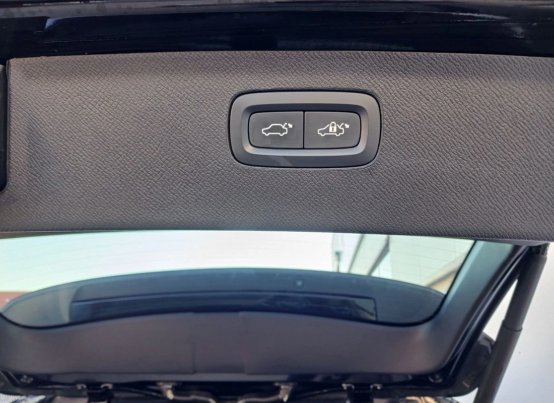 VOLVO XC90 B5 D 235 AWD 4x4 AUTO 7 plazas -INSCRIPTION + TECHO - HIBRIDO Diesel ECO VOLVO XC90 B5 D 235 AWD 4x4 AUTO 7 plazas -INSCRIPTION + TECHO - HIBRIDO Diesel ECO